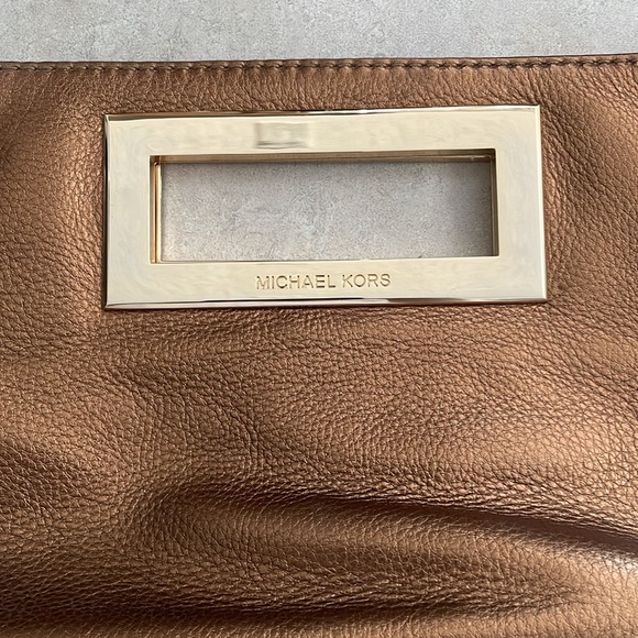 MICHAEL KORS Berkeley Copper Clutch - Picture 3 of 9